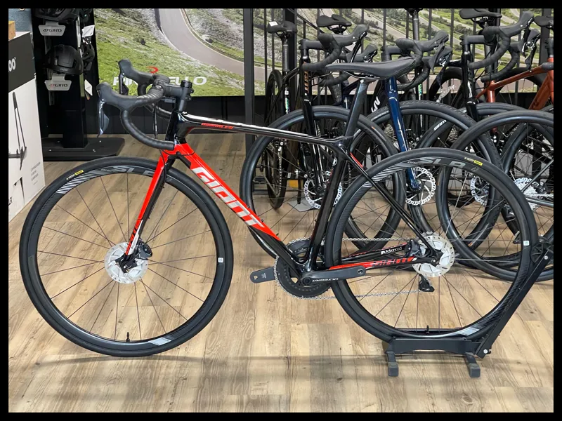 Giant TCR Advanced Pro 0 Disc Medium Carbon Shimano Di2 Ultegra-1