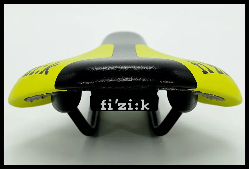 Fizik Antares R7 Mens Alloy Road Saddle 142 mm Black/Yellow-3
