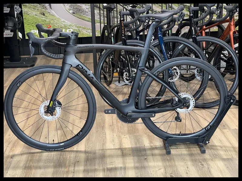 F7 Disc 54.5 cm Ultegra Di2 Razor Black 2023-1