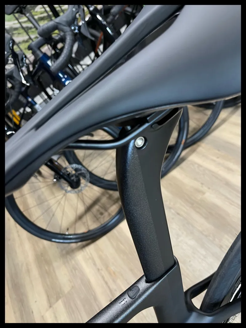 F7 Disc 54.5 cm Ultegra Di2 Razor Black 2023-3