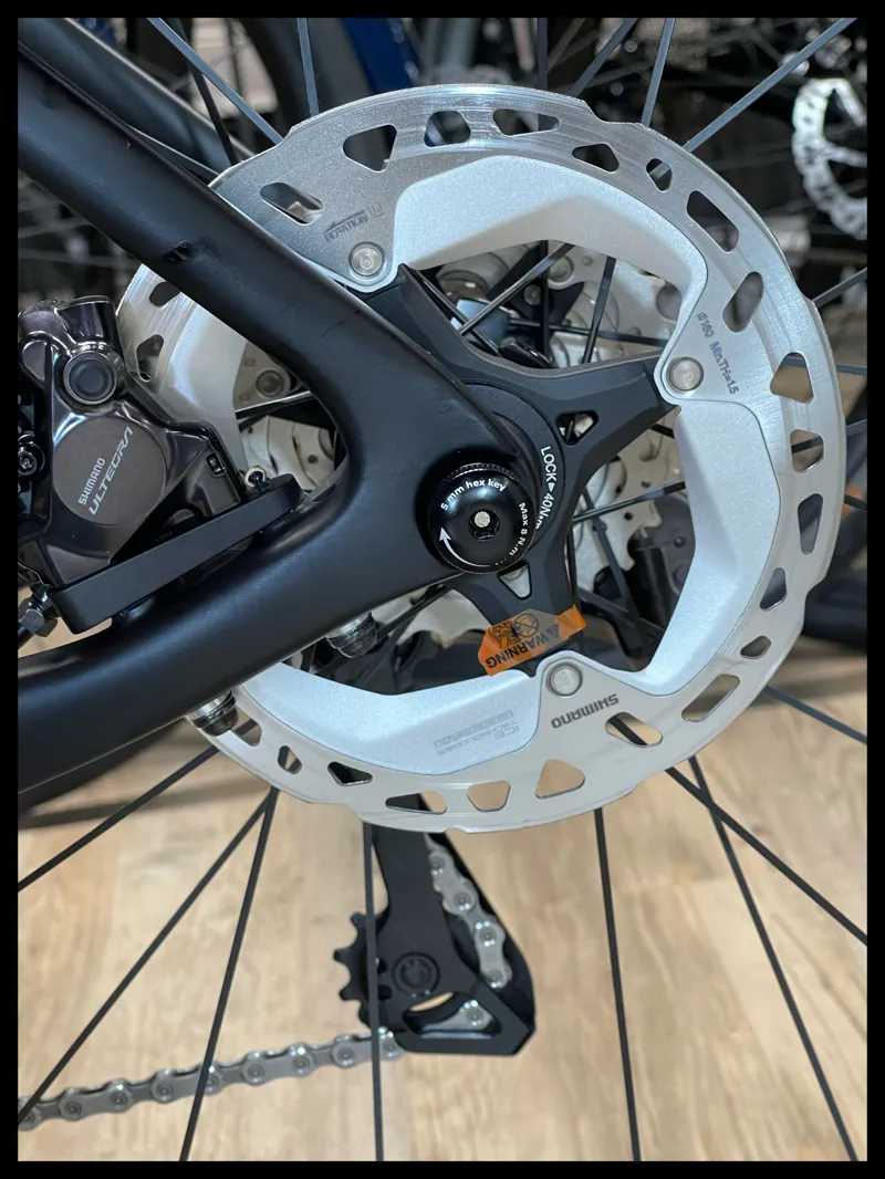 F7 Disc 54.5 cm Ultegra Di2 Razor Black 2023-4