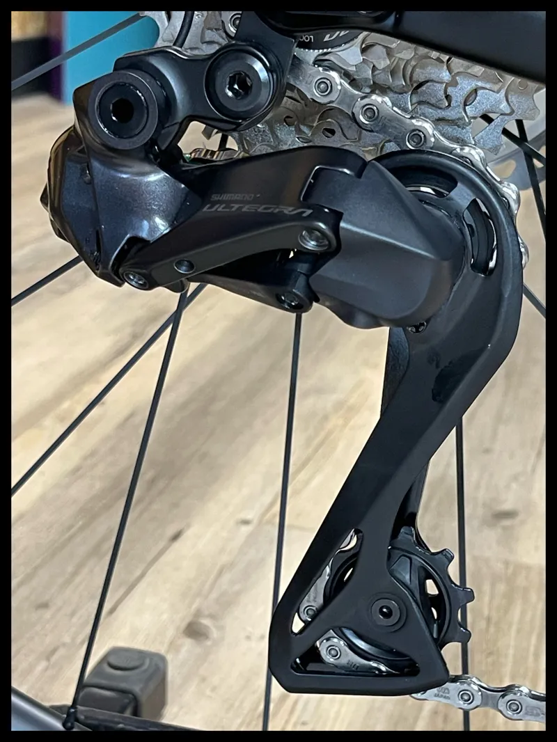 F7 Disc 54.5 cm Ultegra Di2 Razor Black 2023-9