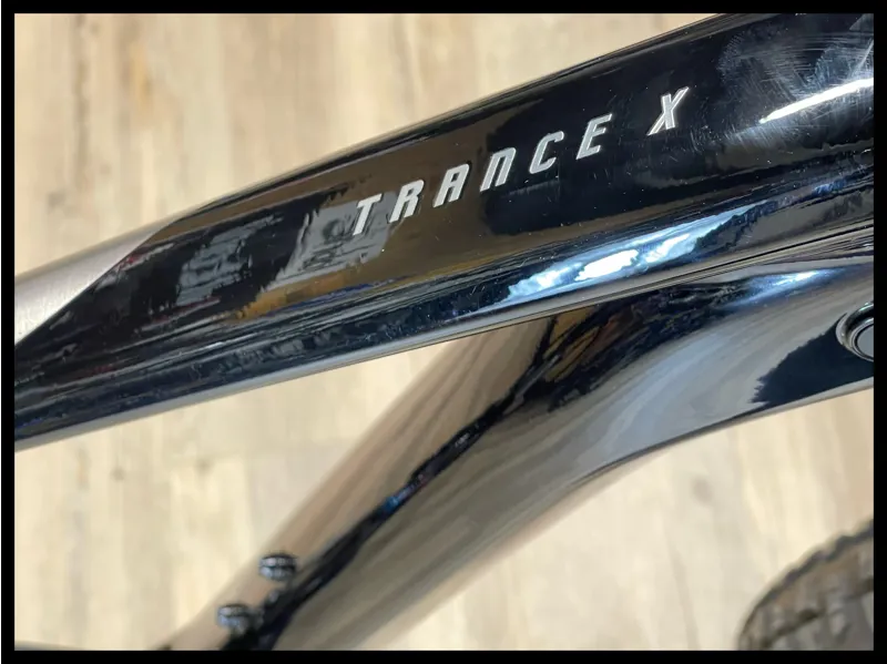 Trance X 1 Large Black/Smoke Metal 2022-2