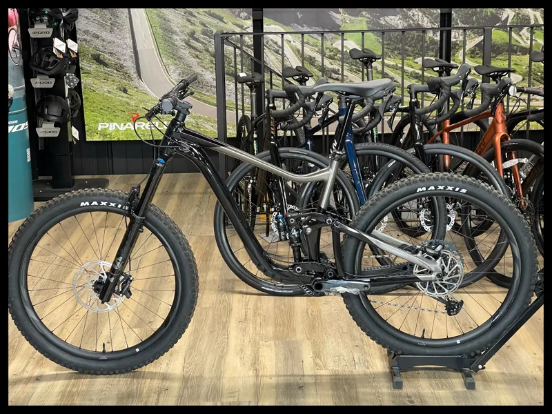 Trance X 1 Large Black/Smoke Metal 2022-1