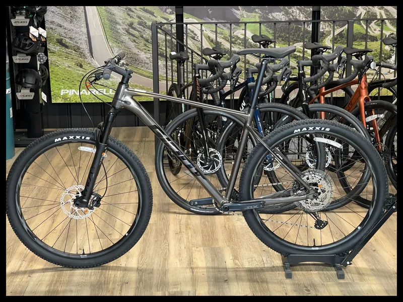 XTC SLR 29 1 X-Large Metallic Black 2021-1