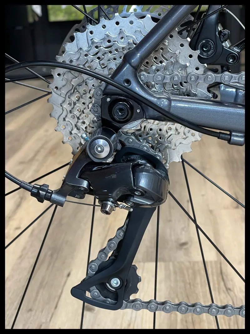 Giant Contend AR 4 Medium Charcoal 2022-1