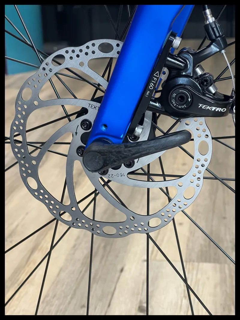 Giant Revolt 2 Large Sapphire 2022-8