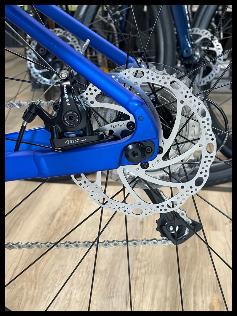 Giant Revolt 2 Large Sapphire 2022-9