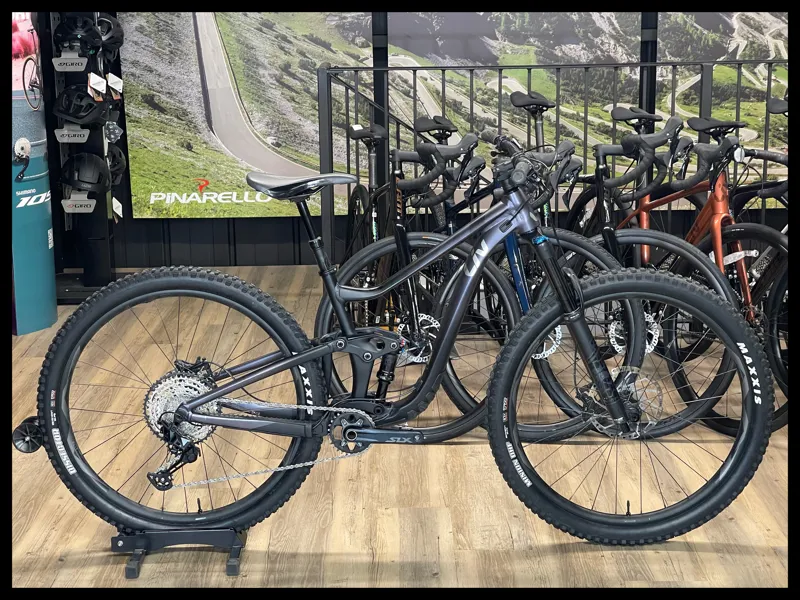 Liv Intrigue 29 2 Small Black Ti 2021