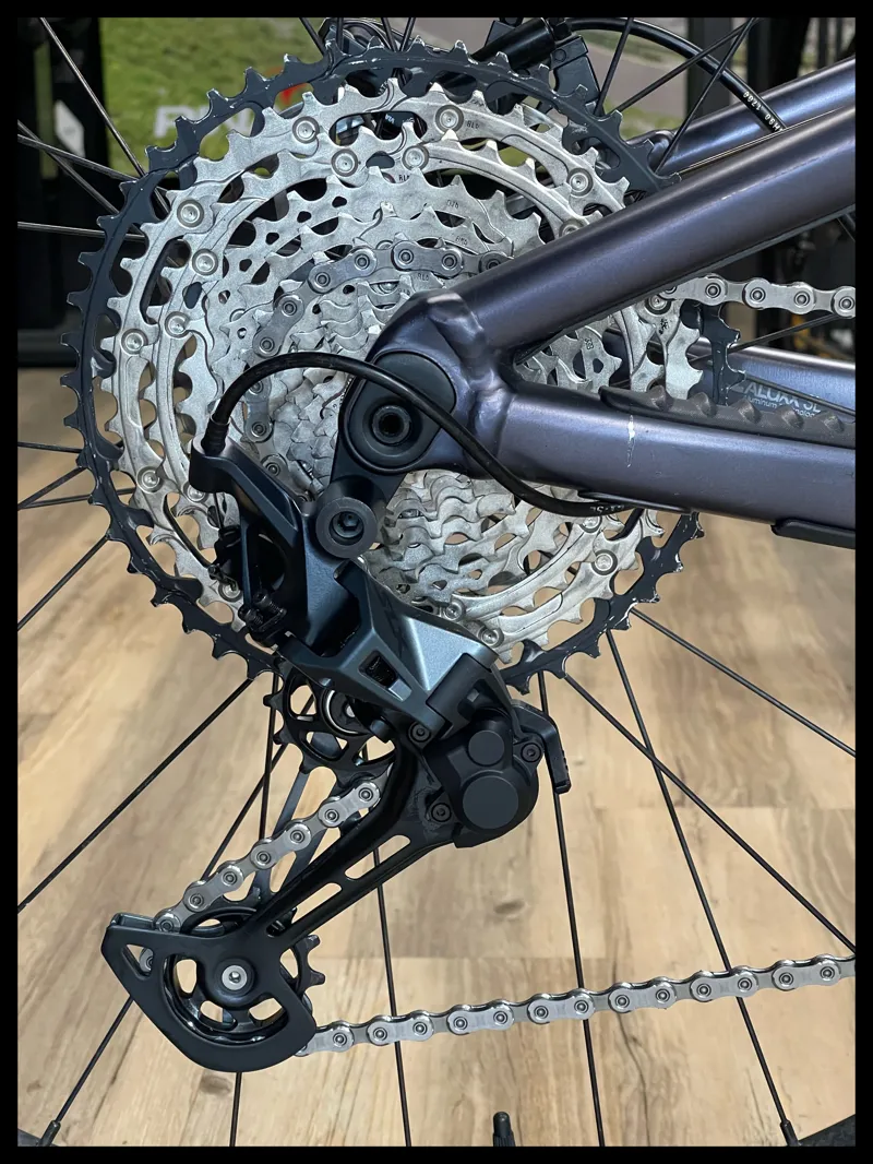 Liv Intrigue 29 2 Small Black Ti 2021-6