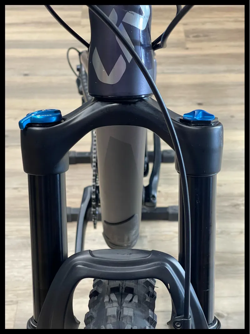 Liv Intrigue 29 2 Small Black Ti 2021-4