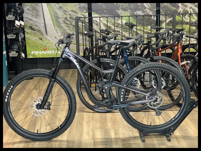 Liv Intrigue 29 2 Small Black Ti 2021-1