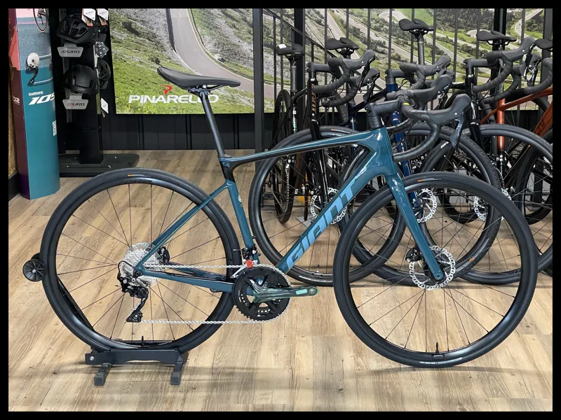 Giant Defy Advanced 2 Medium Deep Lake 2022