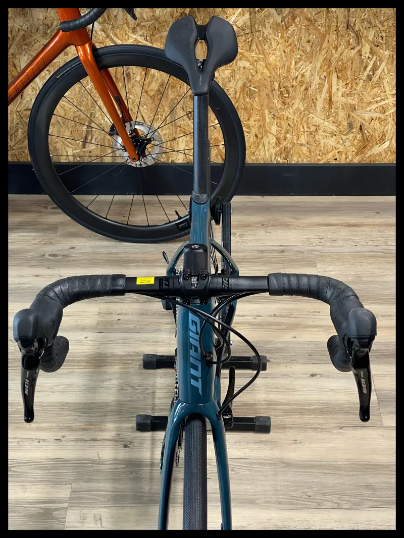 Giant Defy Advanced 2 Medium Deep Lake 2022-5