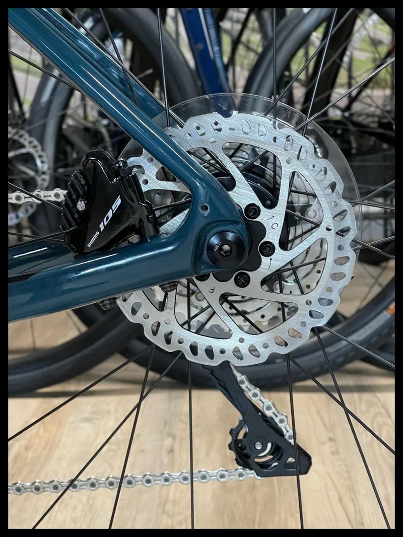 Giant Defy Advanced 2 Medium Deep Lake 2022-8