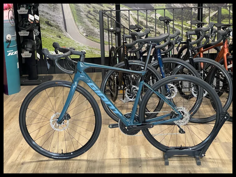 Giant Defy Advanced 2 Medium Deep Lake 2022-9
