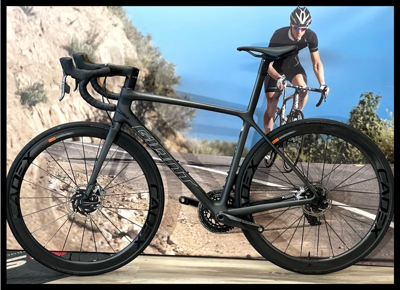 Giant TCR Adv SL 0 Medium Carbon Black-1