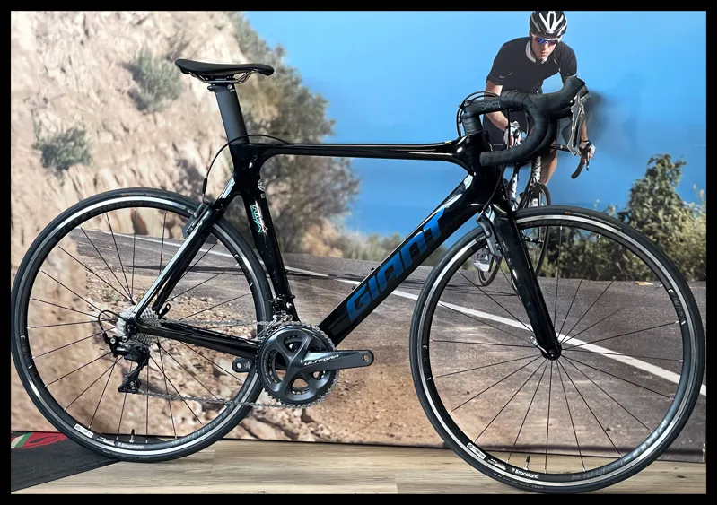 Giant PROPEL Advanced 2 Medium Large Carbon Shimano Rim Brake Carbon