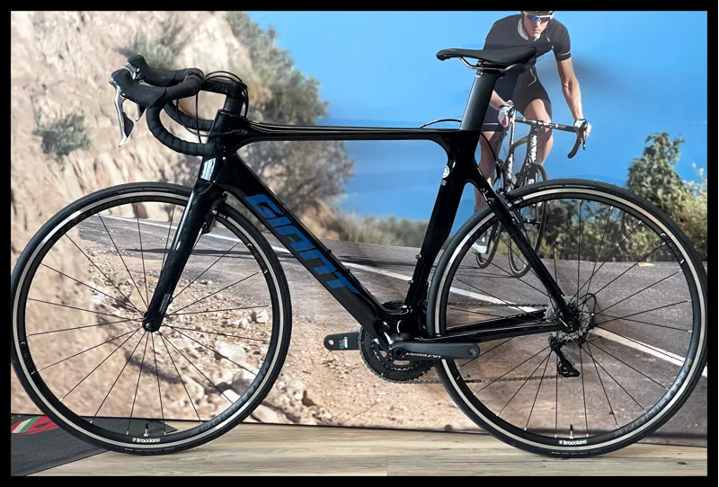 Giant PROPEL Advanced 2 Medium Large Carbon Shimano Rim Brake Carbon-1