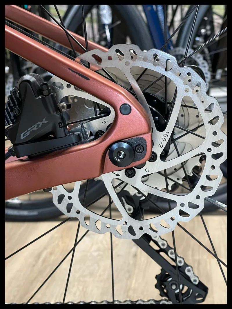 Revolt Advanced 3 Medium Terracotta 2022-9