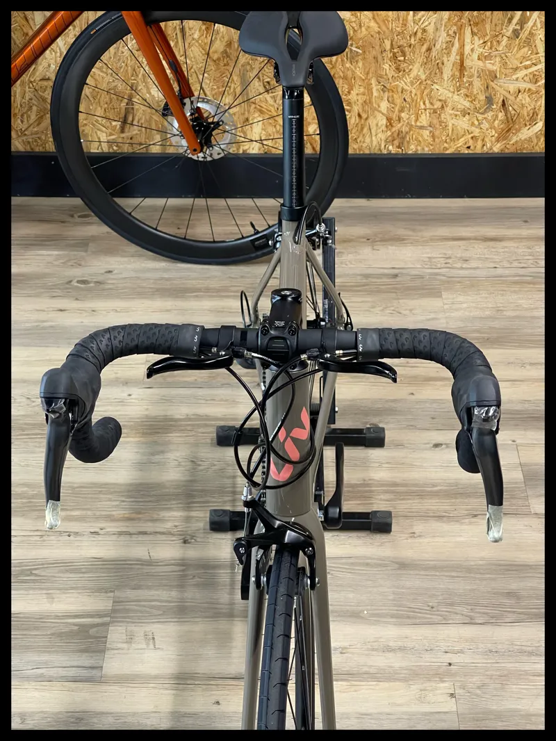 Avail 2 Medium Lunar Rock Hybrid 2022-3