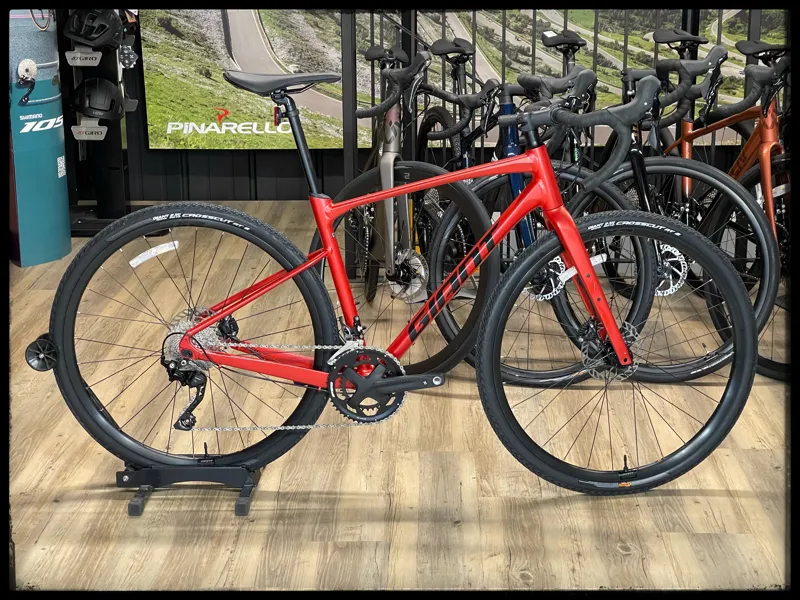 Giant Revolt 1 Medium Grenadine 2022