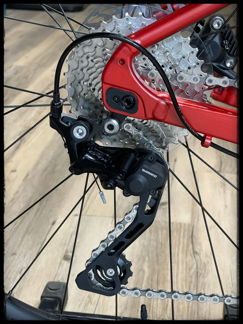 Giant Revolt 1 Medium Grenadine 2022-3