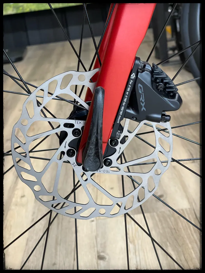 Giant Revolt 1 Medium Grenadine 2022-6