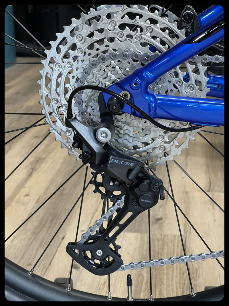 Giant Stance E+ 1 Electric Trail Bike in Sapphire-5