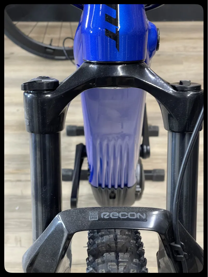 Giant Stance E+ 1 Electric Trail Bike in Sapphire-4