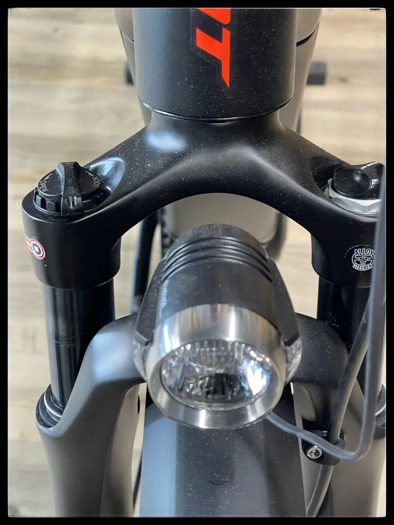 2021 Giant Explore E+ 1 Pro Stagger Frame Electric Bike in Purple-3