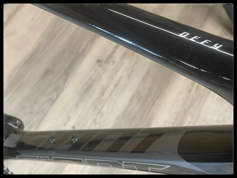 Giant DEFY Advanced  Large Carbon Road Bike-2