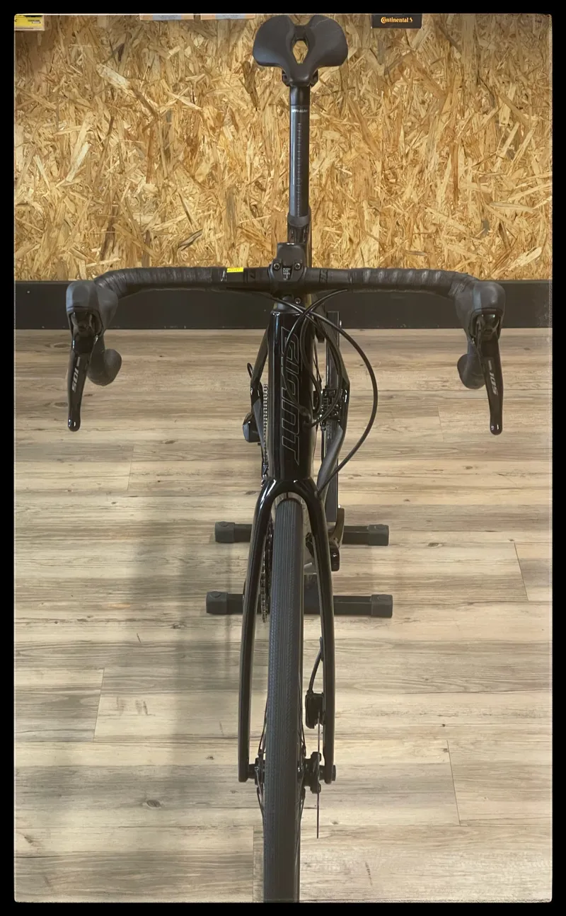 Giant DEFY Advanced  Large Carbon Road Bike-3