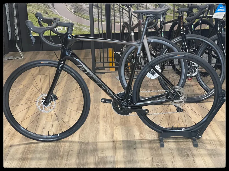 Giant DEFY Advanced  Large Carbon Road Bike-1