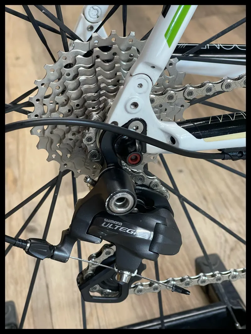 Trek Madone 3.5  Carbon  58cm White 10 sp ultegra/105-2