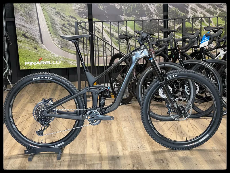 Giant Reign Advanced Pro 1 Medium Black Diamond/Carbon 2023