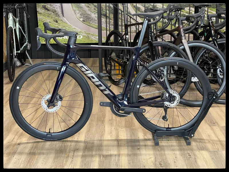 Giant Propel Advanced Pro 0-Di2 Medium Black Currant 2023-1