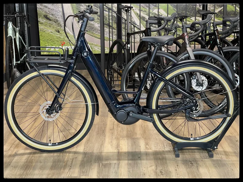 Momentum Vida E+ LDS 25km/h Medium Ink-1