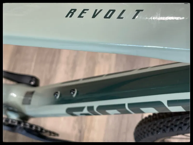 Giant Revolt Advanced 2 Large Desert Sage 2021-4