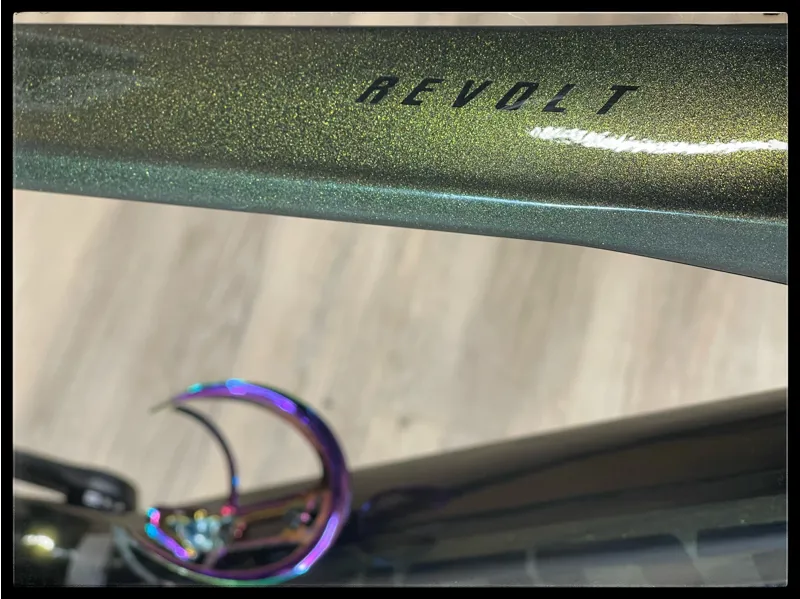 Giant Revolt Advanced A X-Large Chameleon Saturn Custom Build-2