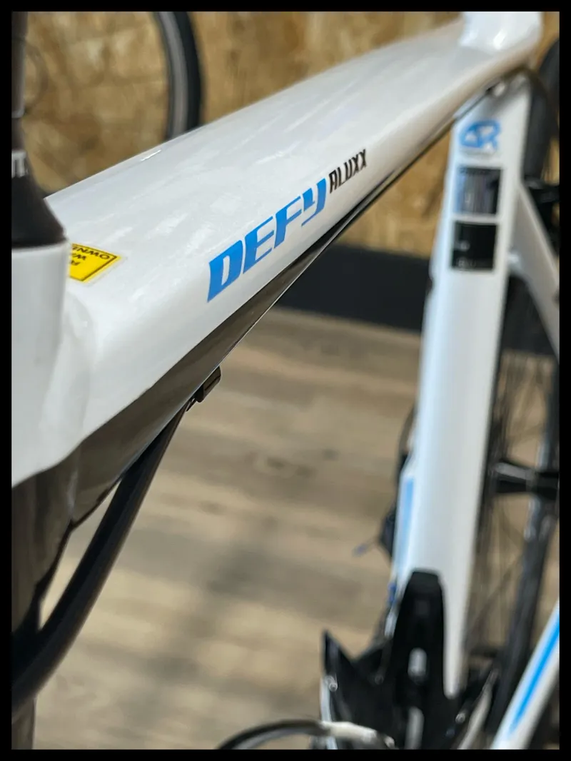 Giant Defy ALUXX White Large Shimano 105 Rim Brake-3