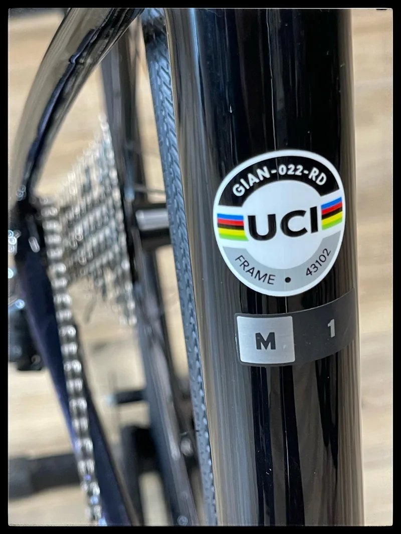 Giant Defy Advanced 1 Medium Carbon/Starry Night 2022-4