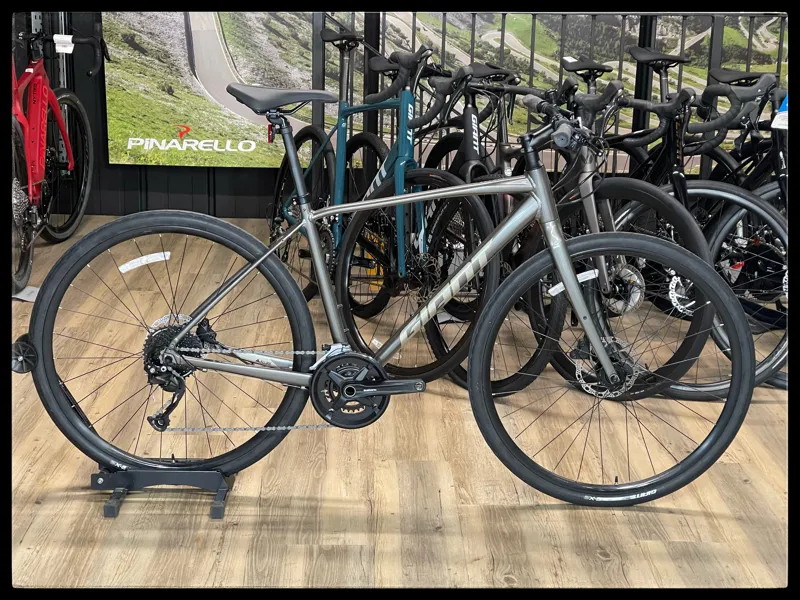 Giant Escape 1 Disc - Hybrid Bike - Charcoal Medium 2022