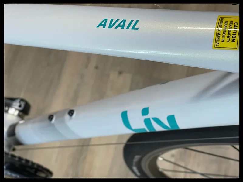 Liv Avail 1 Small Rainbow White 2021-4