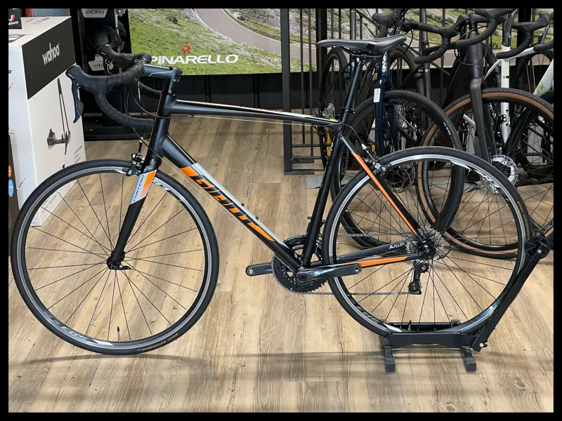 Giant Contend 1 2018 Large Sora 9 Speed Black-1