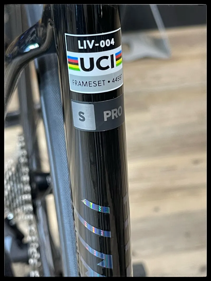 EnviLIv Advanced Pro Small Carbon 2023-3