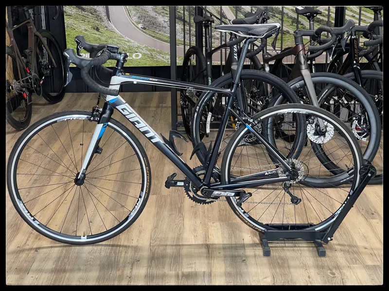 Giant Defy Compact 1 ML Black 2015-1