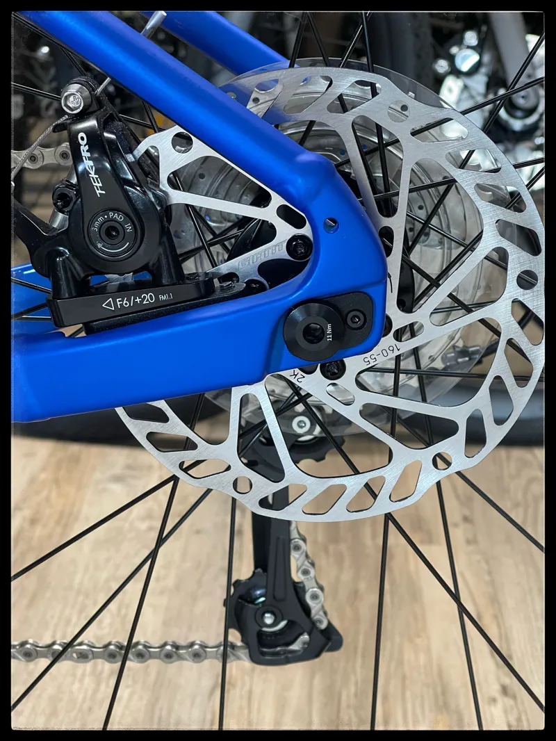 Giant Revolt 2 M-Large Sapphire 2022-9