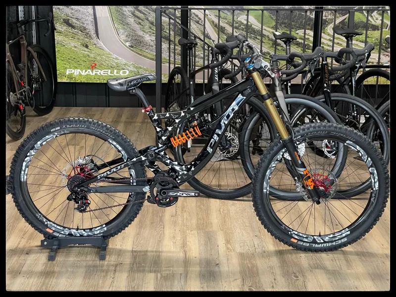 Custom painted Pivot Phoenix 27.5 Medium Black/ White Doves Downhill MTB