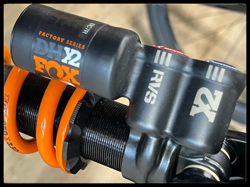 Custom painted Pivot Phoenix 27.5 Medium Black/ White Doves Downhill MTB-7